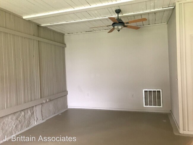 Building Photo - 350 Dearmanville Dr N