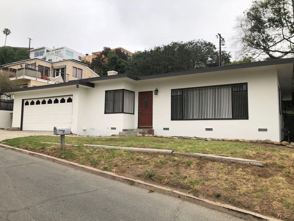 Foto principal - Hillside Home with Ocean Views!!