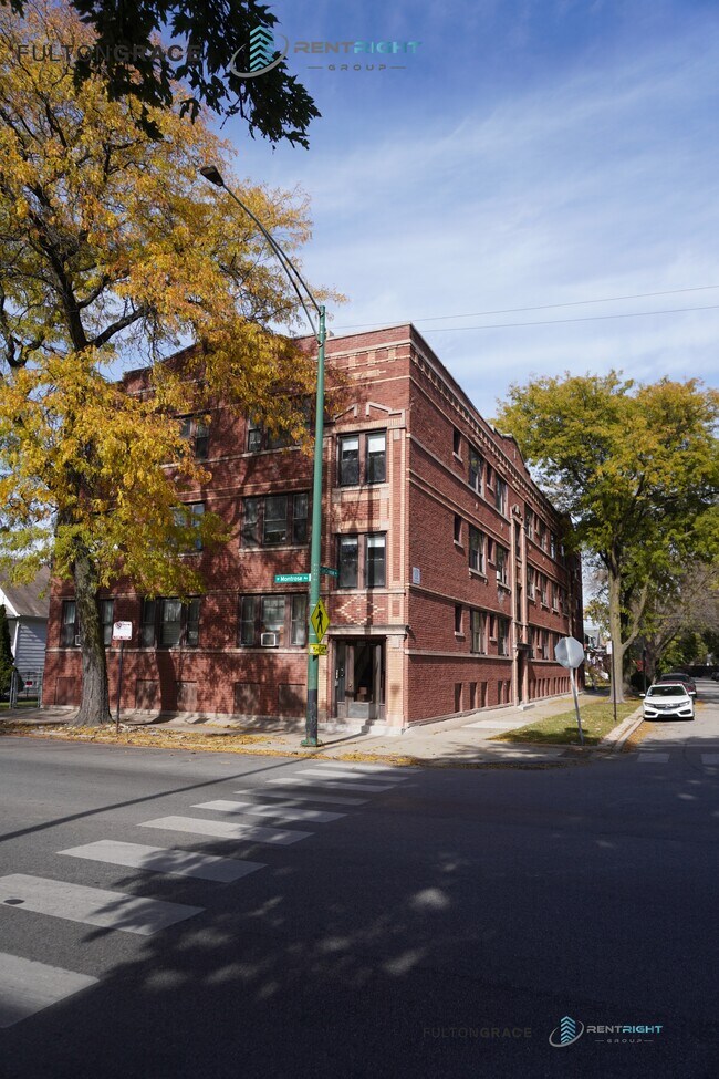 Building Photo - 4832 W Montrose Ave