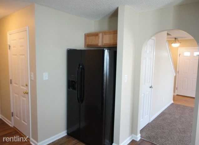 Building Photo - 7 Toms Rock Pl