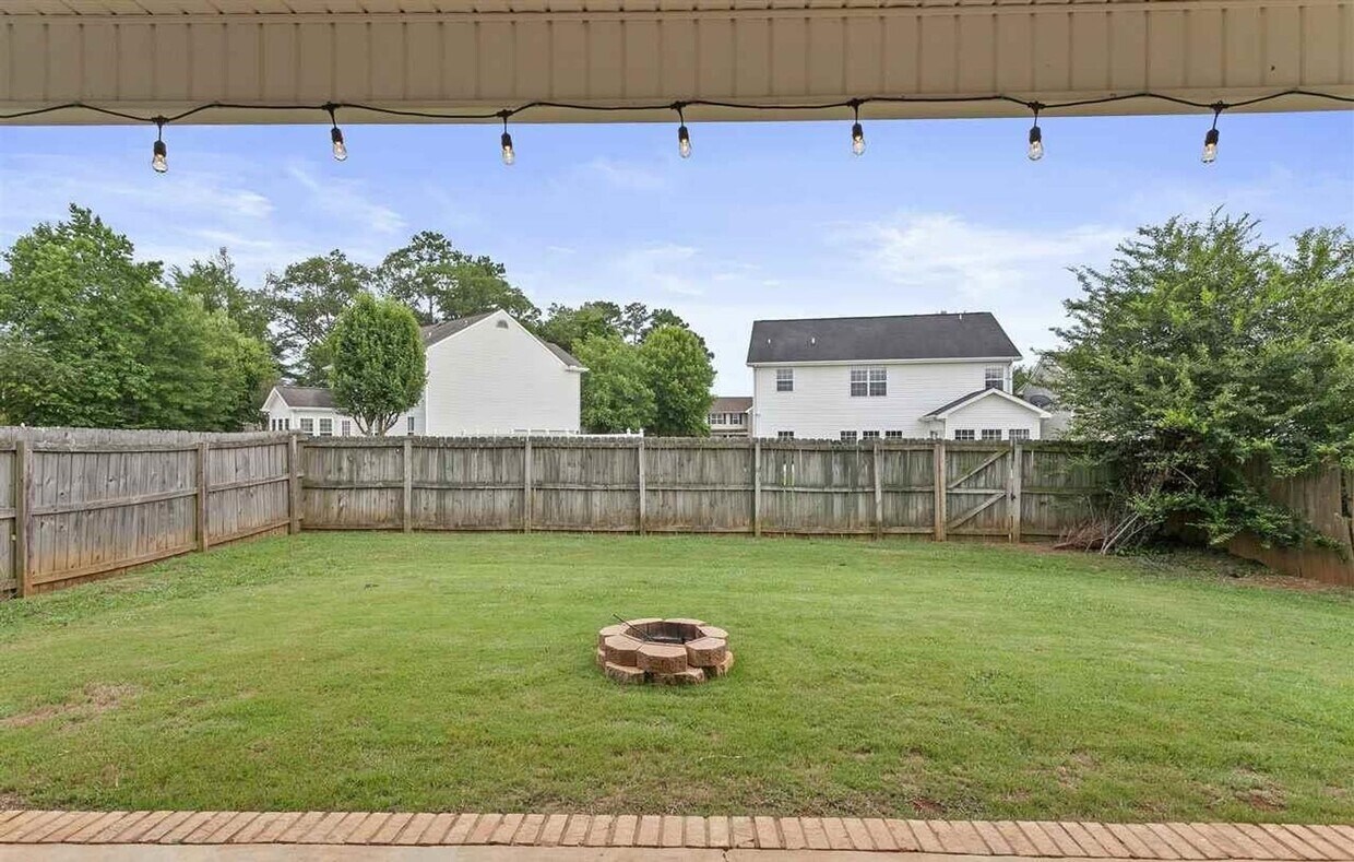 Building Photo - COMING SOON 5 Bedroom | 2.5 Bathroom Home