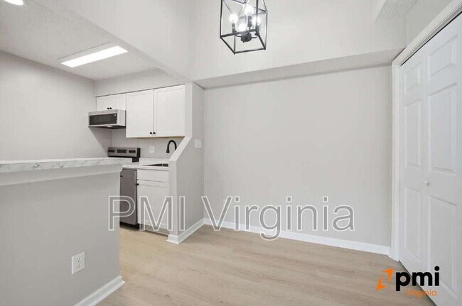 Foto del edificio - 340 Wells Ct