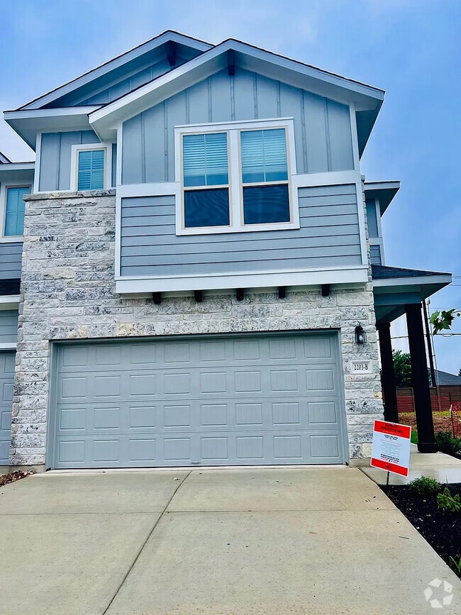 Building Photo - Room in Townhome on Cowbird Path