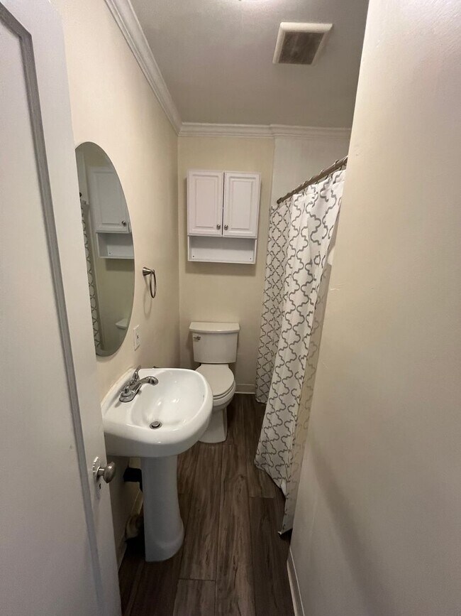 Foto del edificio - PERFECTLY LOCATED STUDIO IN DOWNTOWN SOUTH PARK WITH GARAGE! ONLY $1,595/mo!