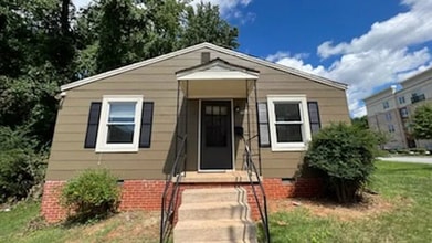 Building Photo - 2900 Lawndale Dr