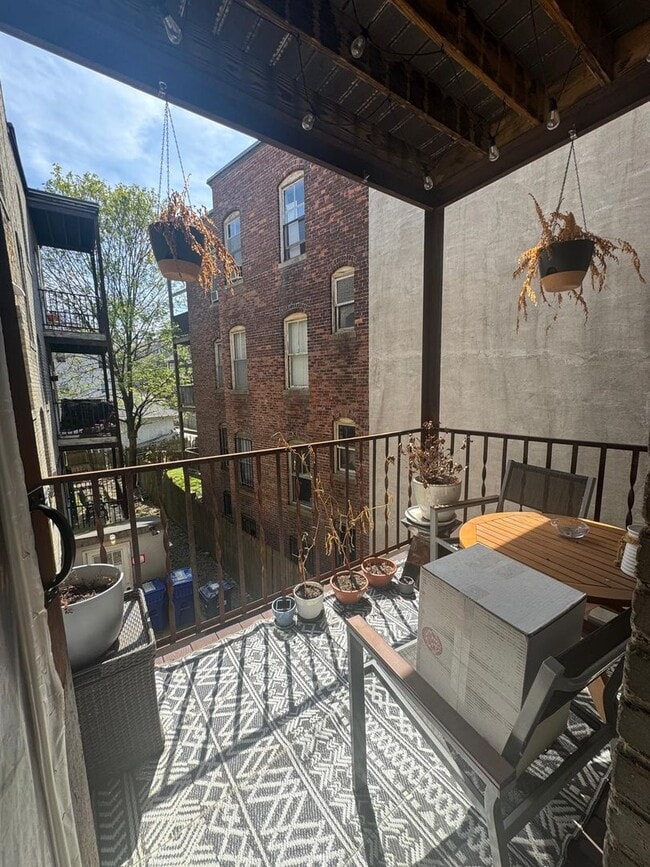 Photo - 2BR 1Bth unit. Heat/Hot Water included. Great location! House