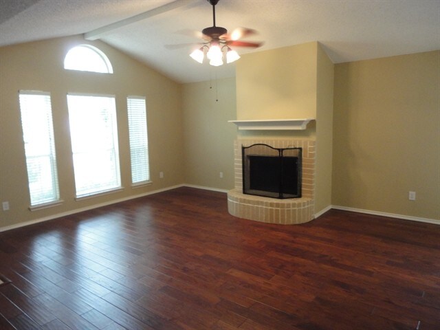 Foto del edificio - 4067 Tulip Tree Drive