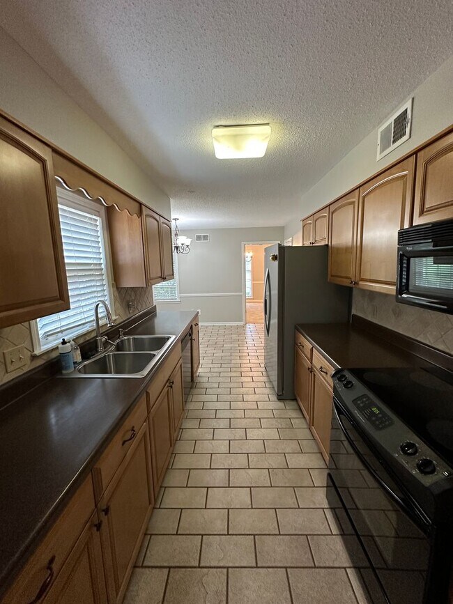 Foto del edificio - One Story Germantown Home Move In Ready! F...