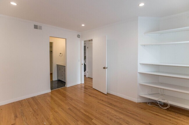 Building Photo - 2 br, 2.5 bath House - 828 Grant St. #6