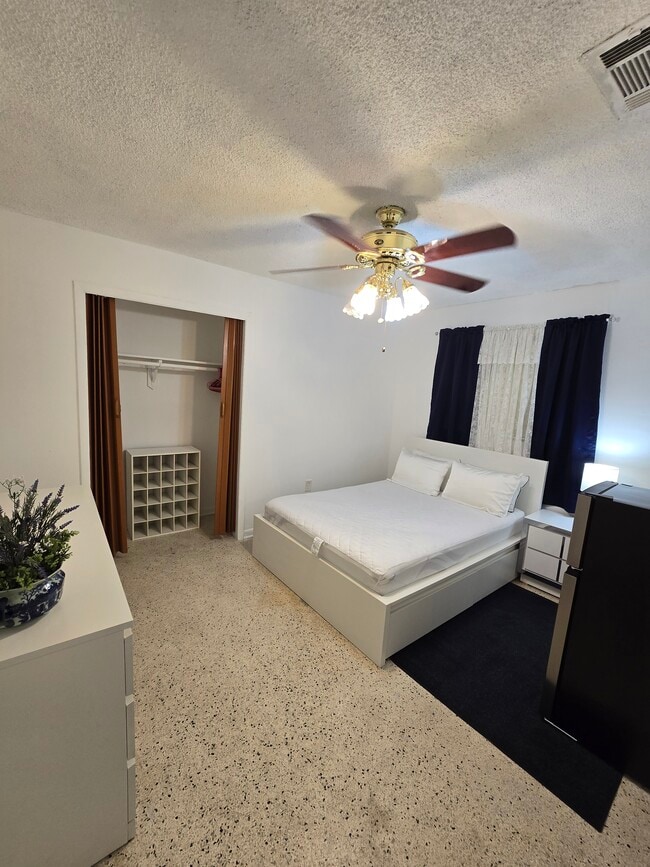 Foto del edificio - 472 E 15th St