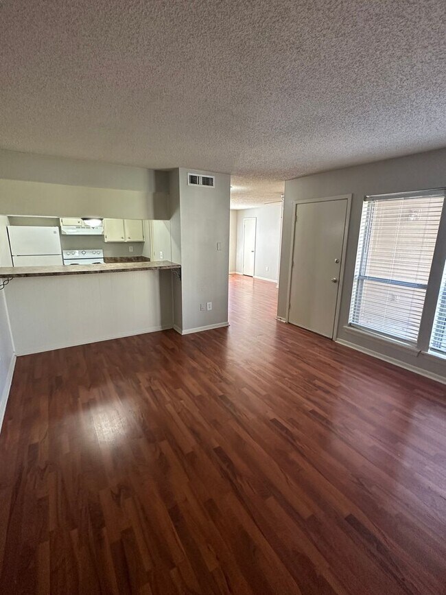 Building Photo - 1Bd/1Ba Condo located on the Germantown/Me...