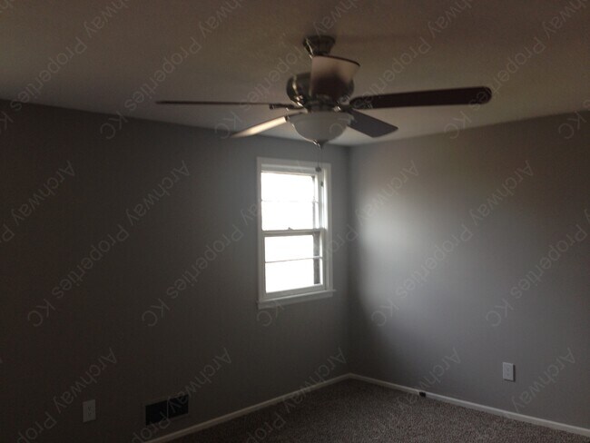 Building Photo - 14622 W 89th St