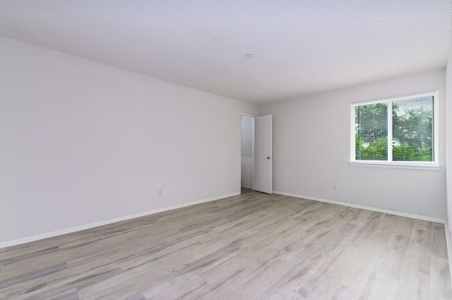 Building Photo - Riverside Heights Apartments