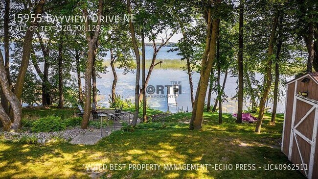 Foto del edificio - 15955 Bayview Dr NE
