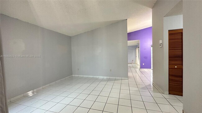 Foto del edificio - 5421 SW 143rd Ave