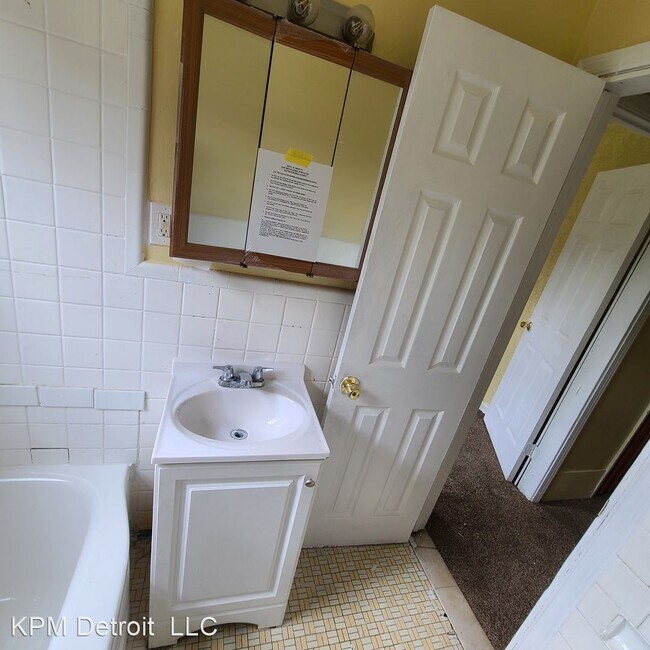 Building Photo - 5 br, 1 bath House - 9618 Plainview Ave