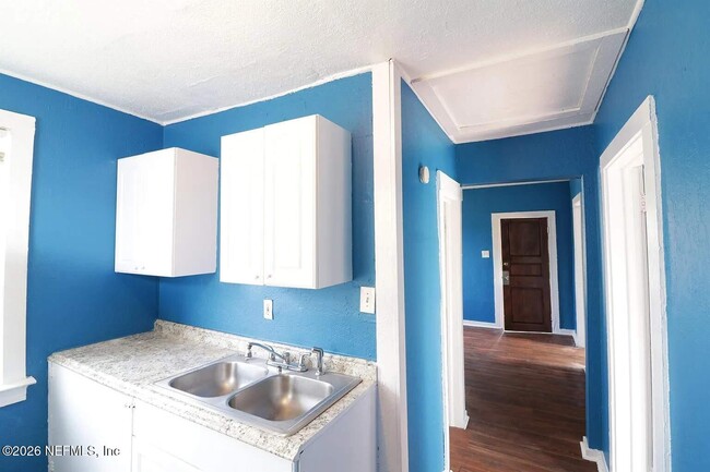 Foto del edificio - 1243 W 25th St