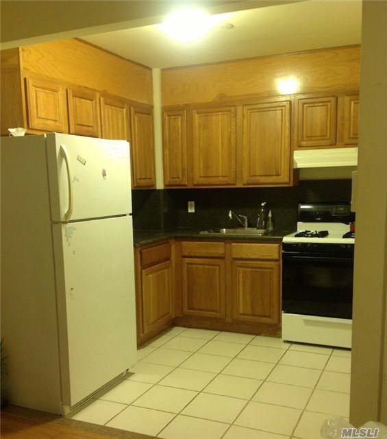 Building Photo - 141-37 Pershing Crescent