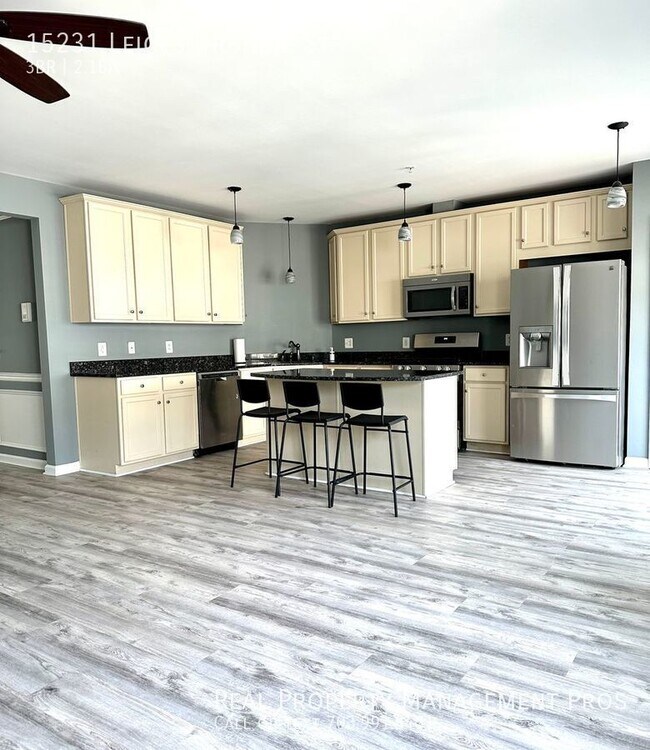 Photo - 15231 Leicestershire St Apartment