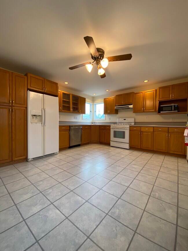 Kitchen - 248 Martha Ave