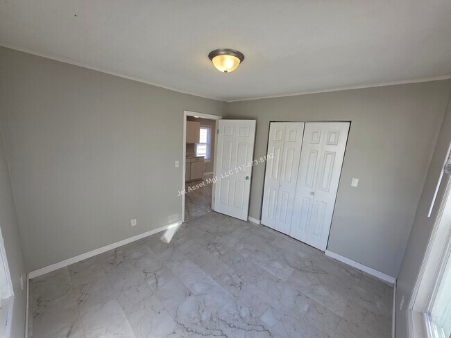 Foto del edificio - Cute 2 bedroom house with XL 2 car garage!