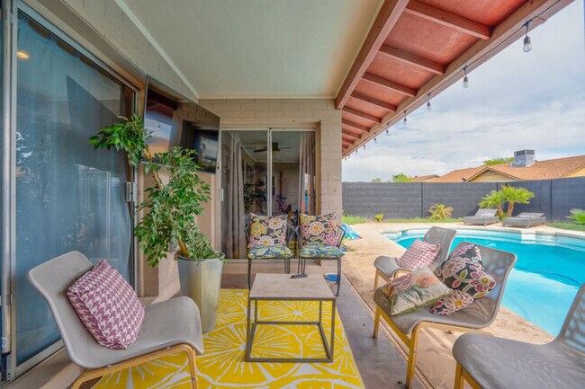 Building Photo - Glendale Getaway | Pool