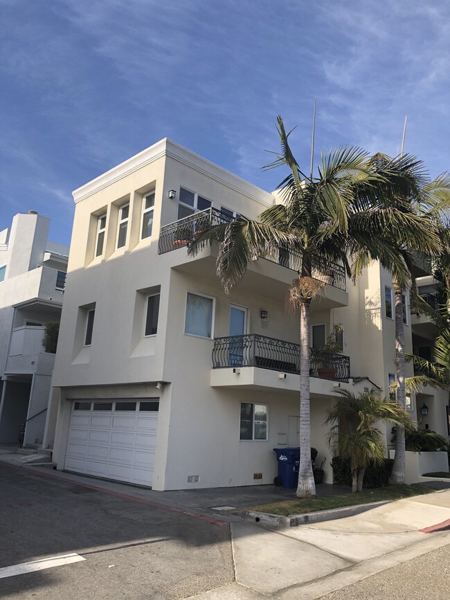 331 11th St, Hermosa Beach, CA 90254 Townhouse for Rent in Hermosa