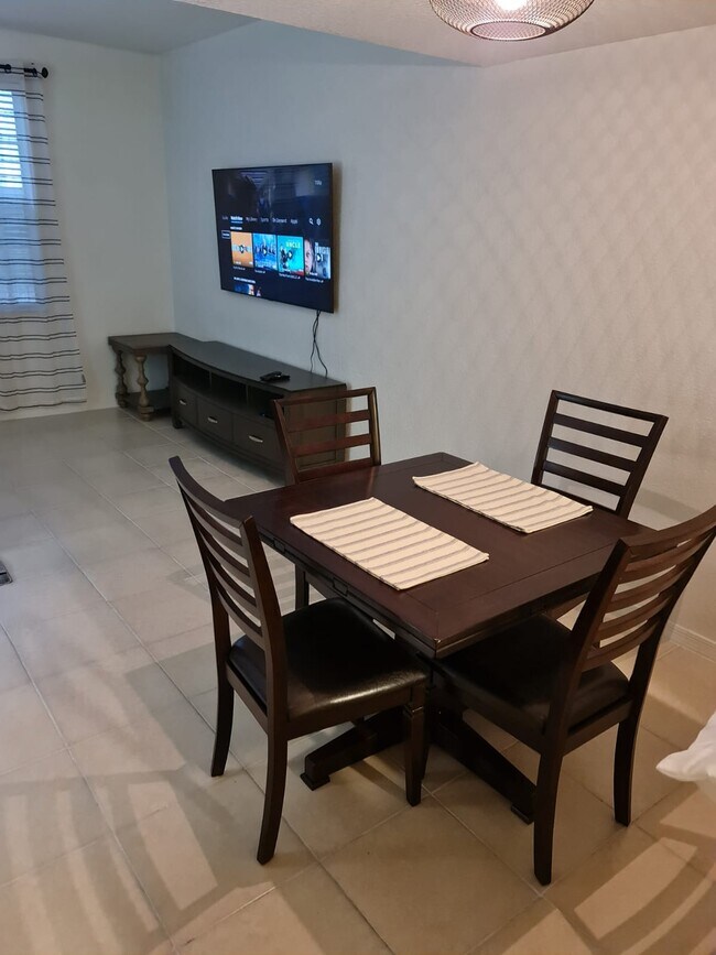 Foto del edificio - 705 SW 148th Ave