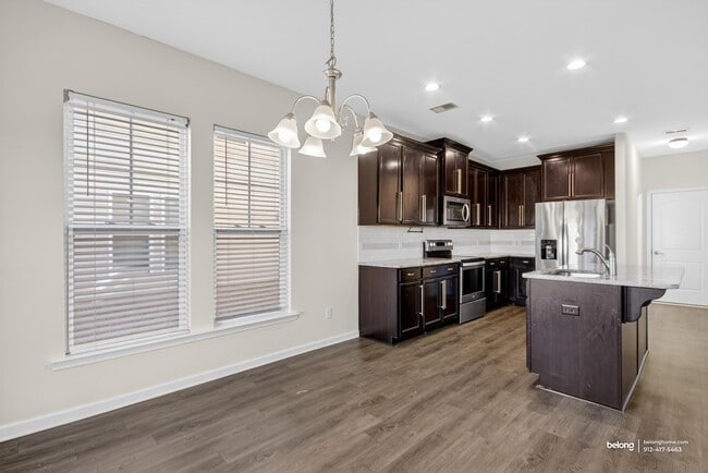 Building Photo - 98 Crystal Lake Dr