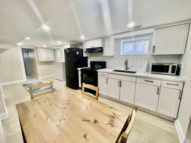 Photo du bâtiment - 120 Eastchester Av