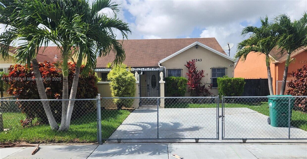 Foto principal - 3243 NW 203rd Ln