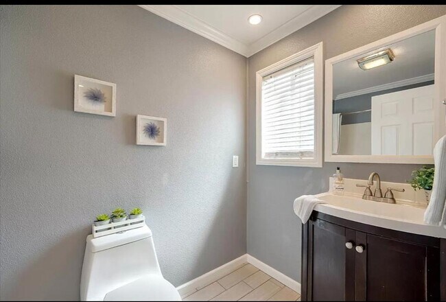 Building Photo - 2023 Castlebury Dr