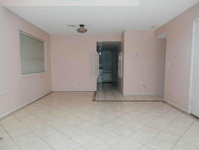 Foto del edificio - Charming 3-Bedroom Home for Rent!