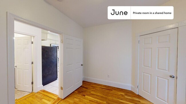 Foto del edificio - Room in Shared 3 bed/1 bath home