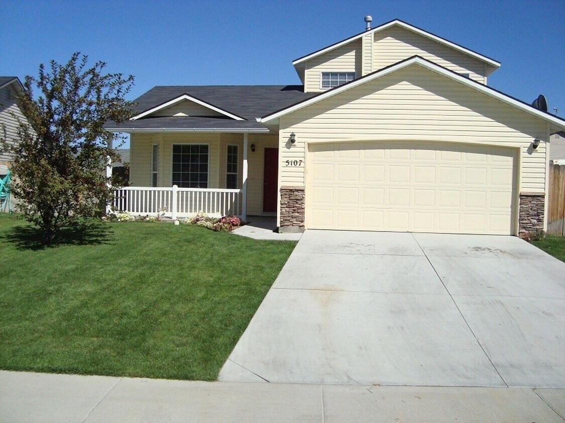 Foto principal - Beautiful two story home in Weston Pointe