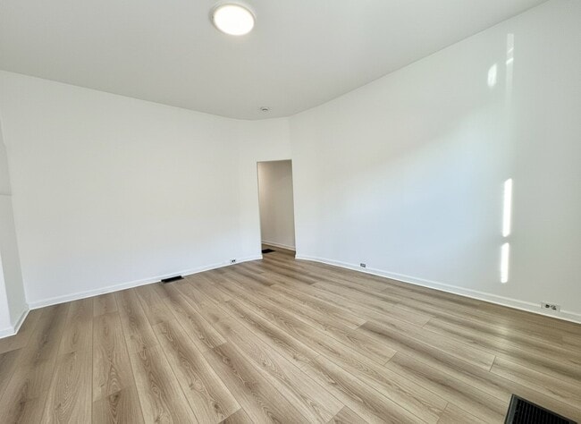 Foto del edificio - 358 E Hector St