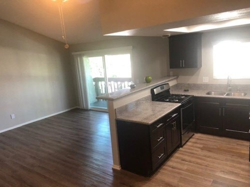 Foto principal - 7042 Fenway Dr