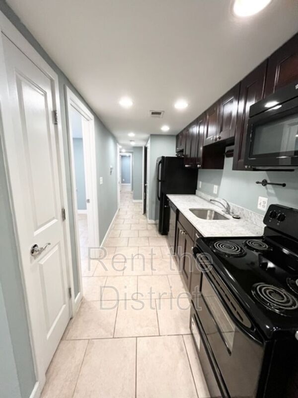 Foto del edificio - 421 Newton Pl NW
