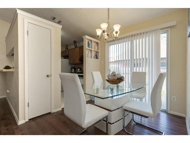 Foto del edificio - 11919 Sunhillow Bend