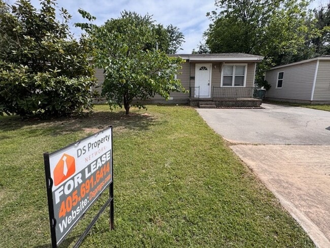 Norman 2 bed cutie, clean and ready for move in! covered porch and storage shed! - Norman 2 bed cutie, clean and ready for move in!  covered porch and storage shed! House