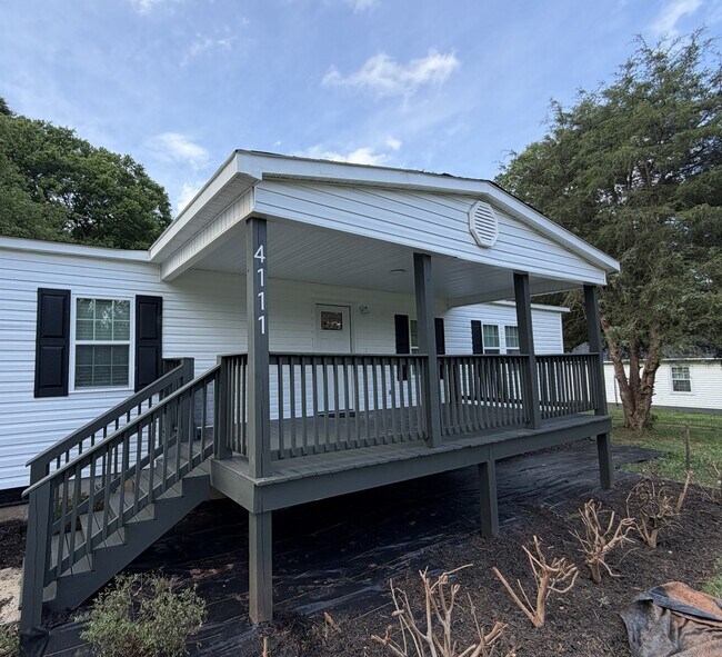Foto del edificio - 4111 Brown Dr