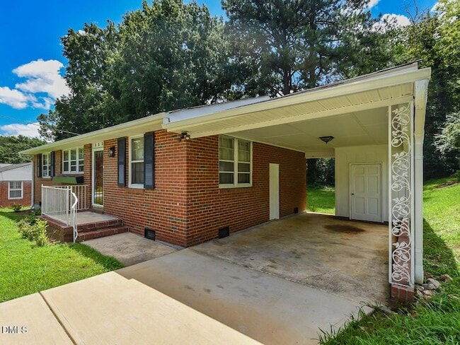 Foto del edificio - 852 Hadley Rd