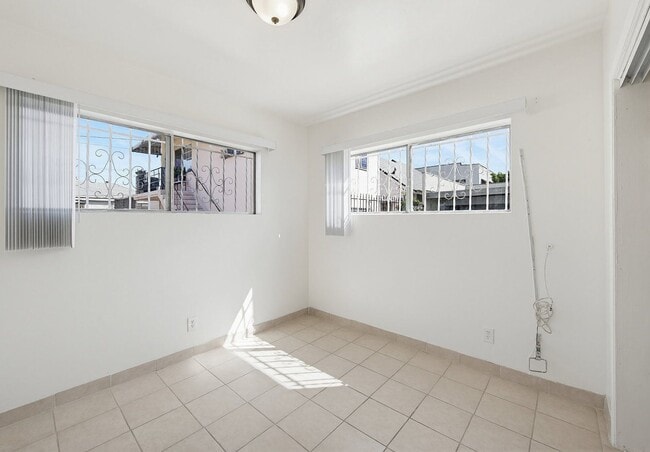 Building Photo - 1224 Normandie Ave
