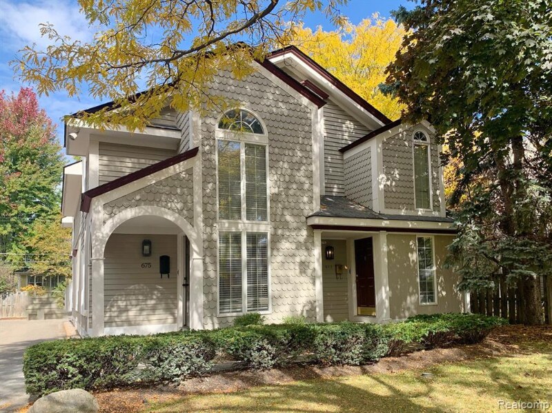 675 E Lincoln St, Birmingham, MI 48009 Condo for Rent in Birmingham, MI