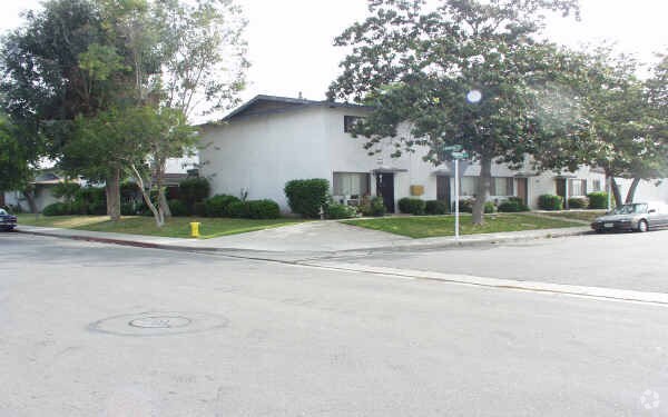 Foto del edificio - 10381-10391 Lehigh Ave