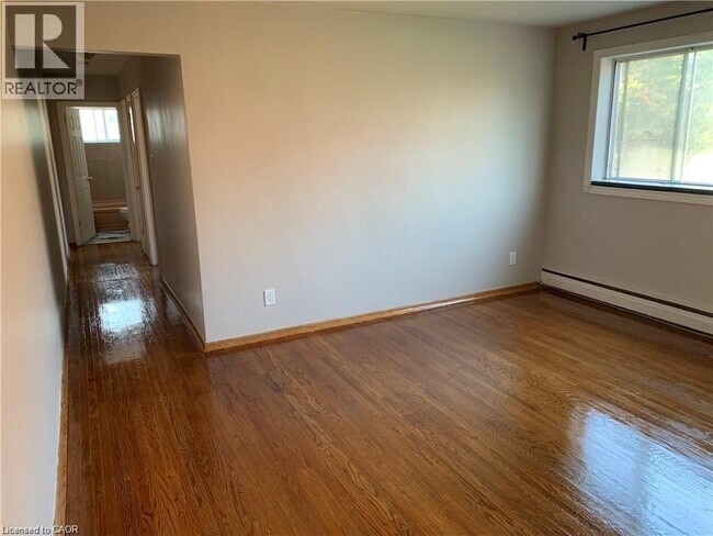 Photo du bâtiment - 42 Hilltop Dr