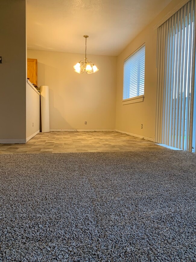 Foto del edificio - 115 E Rosewood Ave