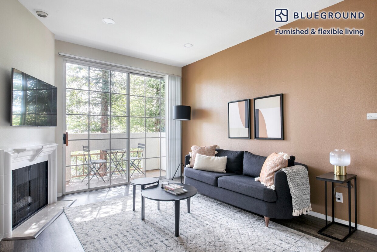 114 N Doheny Dr Unit FL2ID1033, West Hollywood, CA 90048 Room for