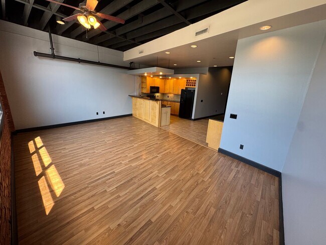 Foto del edificio - Beautiful Loft in Downtown Springfield