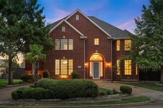 Building Photo - 1404 Parkwood Dr